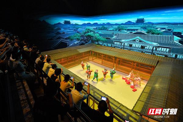 　　《遇見大庸》演藝現(xiàn)場(chǎng)。