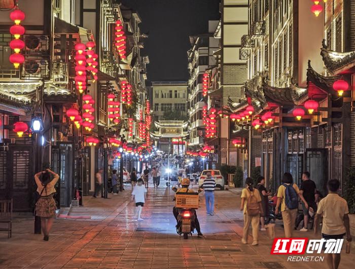 　　改造后的后溶街。