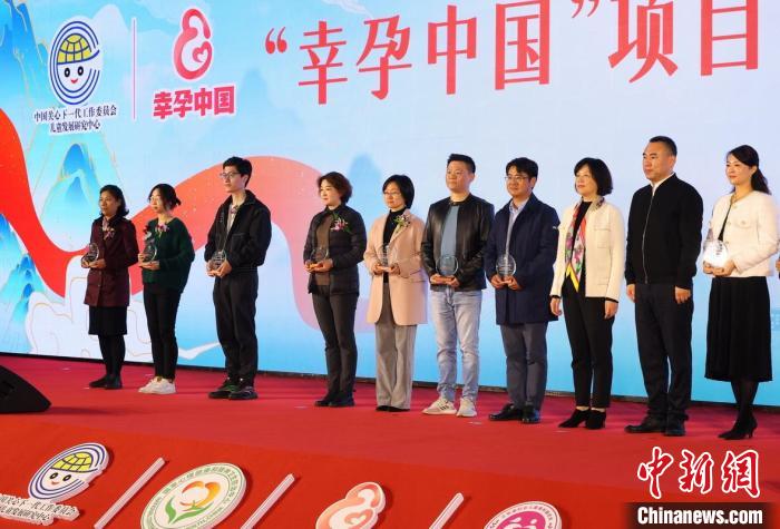 14家省市級(jí)婦幼保健機(jī)構(gòu)成為“幸孕中國”項(xiàng)目首批實(shí)施單位。　泱波 攝