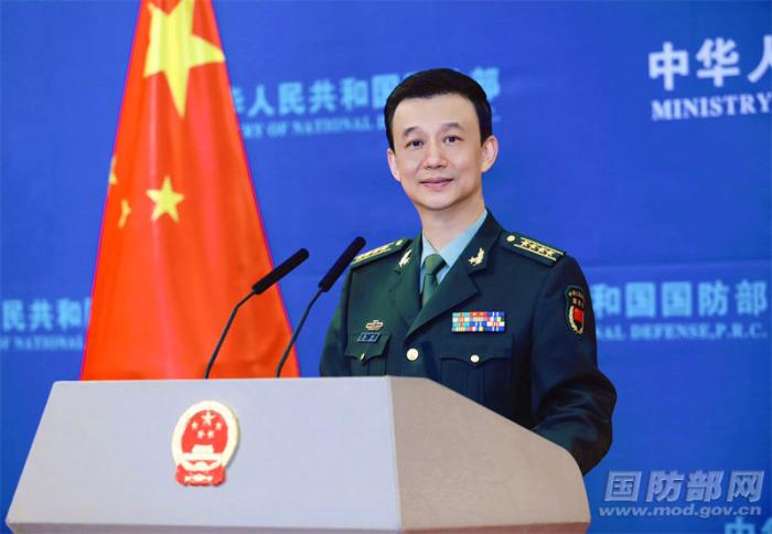 11月24日下午，國(guó)防部舉行例行記者會(huì)，國(guó)防部新聞局局長(zhǎng)、國(guó)防部新聞發(fā)言人吳謙大校答記者問。何友文 攝