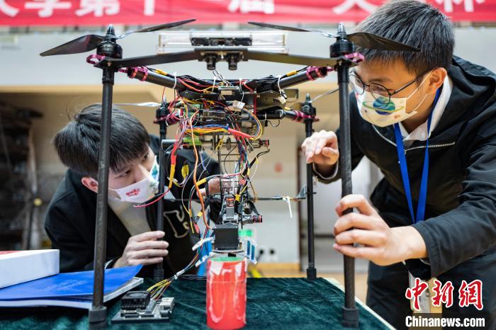 本屆參賽項目涵蓋航空航天、機械加工、信息通信、材料化工、人工智能等多個領(lǐng)域?！°蟛?攝