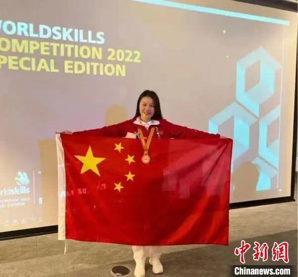 上海健康醫(yī)學院護理與健康管理學院教師吳怡欣獲得健康和社會照護項目銅牌。　上海市人社局供圖