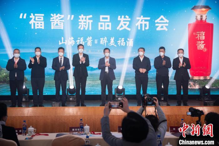 圖為福醬新品發(fā)布儀式?！±钅宪?攝
