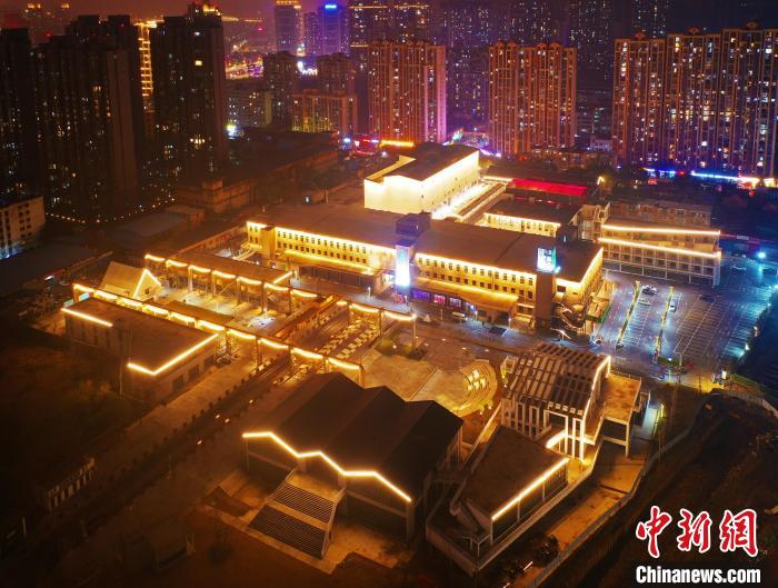 航拍東湖意庫園區(qū)夜景。　南昌市東湖區(qū)委統(tǒng)戰(zhàn)部供圖