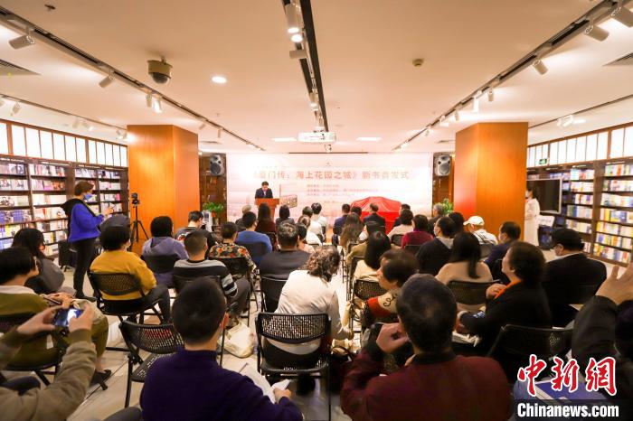 圖為首發(fā)儀式現(xiàn)場?！B門外圖供圖