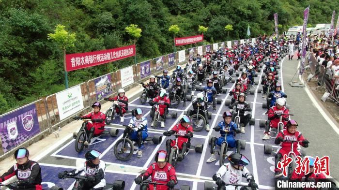 圖為競速三輪車賽現(xiàn)場(資料圖)。　昔陽縣融媒體中心供圖
