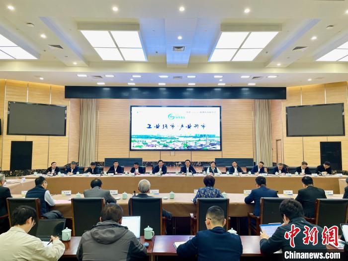 “親清半月談”新鄉(xiāng)賢專場現(xiàn)場?！埍?攝
