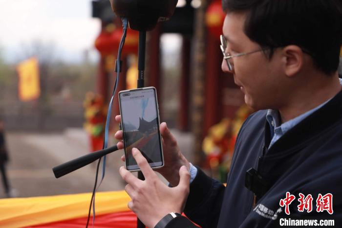 “5G+VR”全景直播可對(duì)景區(qū)進(jìn)行720度實(shí)時(shí)展現(xiàn)?！∠蛏?攝